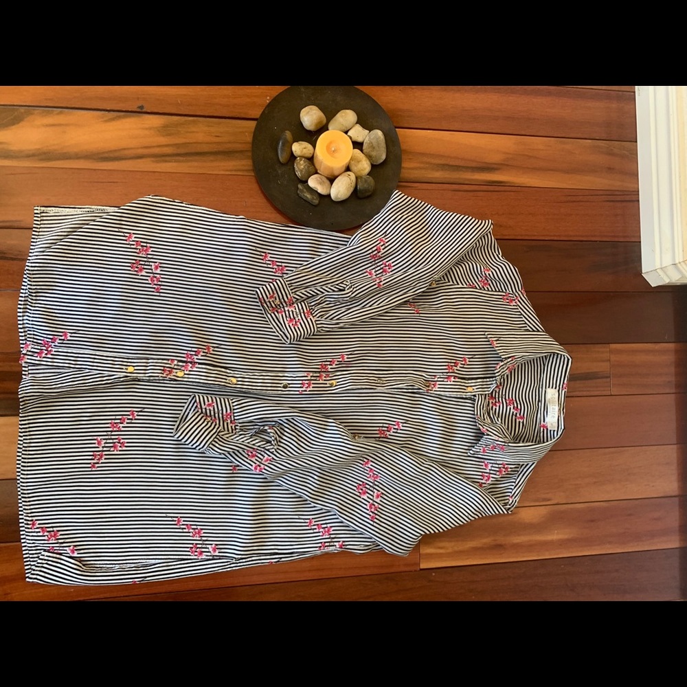 Women’s Solitaire stripped floral blouse small